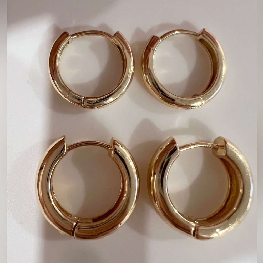 Set of 2 Gold Hoop Earrings